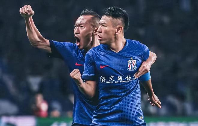昏厥翻白眼失去意识公布最新伤情K8凯发太吓人！申花国脚遭撞头(图1)