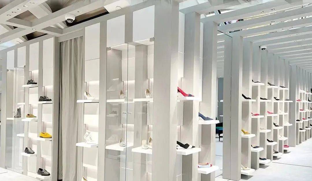 鞋履品牌Manolo Blahnik凯发·k8国际中国大陆首店：英国顶级(图3)
