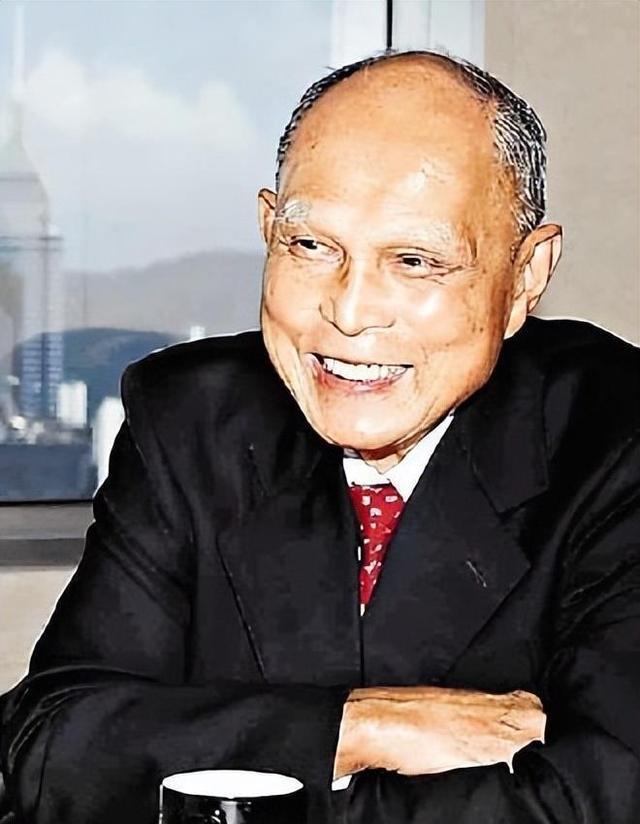 的父亲霍震霆如今还能再次为霍家“争光”凯发·k8国际霍启刚未曾料到他79岁(图9) 的父亲霍震霆如今还能再次为霍家“争光”凯发·k8国际霍启刚未曾料到他79岁(图9)