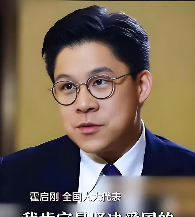 的父亲霍震霆如今还能再次为霍家“争光”凯发·k8国际霍启刚未曾料到他79岁(图4)