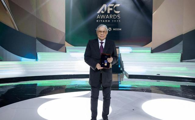 的父亲霍震霆如今还能再次为霍家“争光”凯发·k8国际霍启刚未曾料到他79岁(图13)