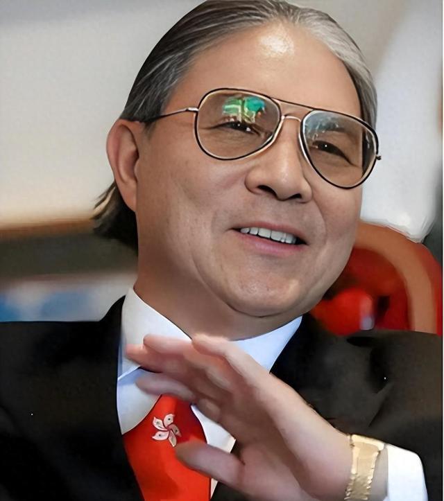 的父亲霍震霆如今还能再次为霍家“争光”凯发·k8国际霍启刚未曾料到他79岁(图26)